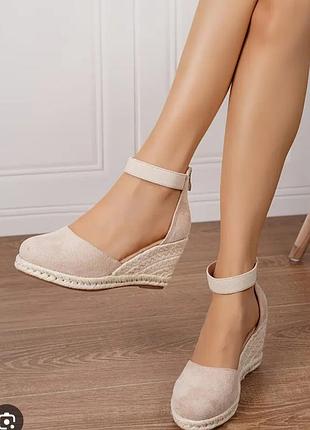 Новые босоножки на танкетке р 40-41