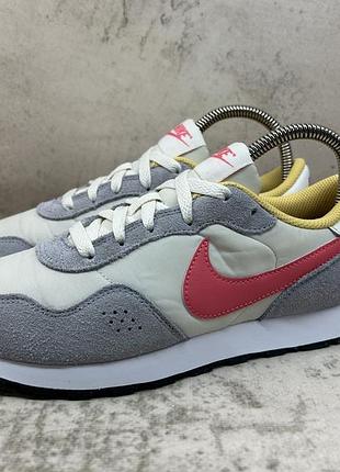 Жіночі кросівки nike md valiant розмір 38 / md runner 2 air pegasus internationalist waffle daybreak venture