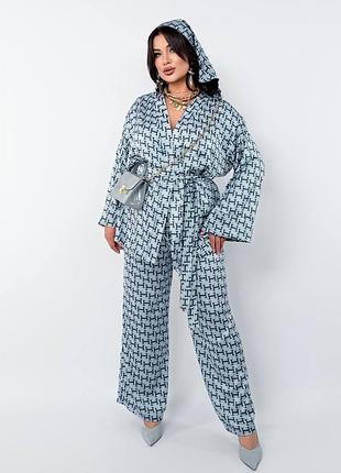 Стильный шелковый костюм