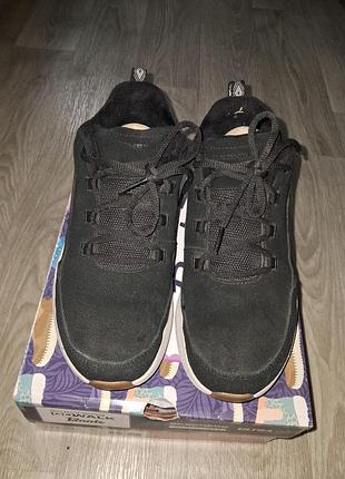Женские кроссовки skechers,р.38 в идеальном состоянии
