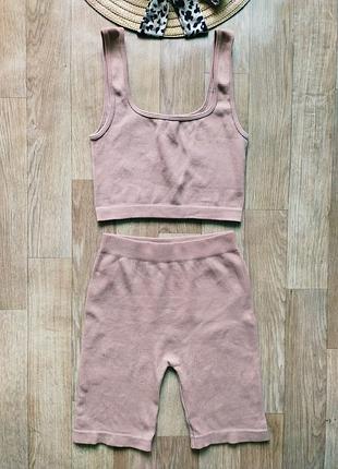 Эффектный костюм в рубчик zara