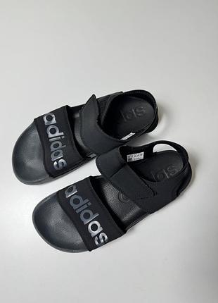 Сандалі adidas дитячі 39