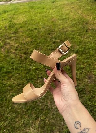 Шикарні шкіряні босоніжки 👡 39р.