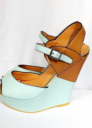 Жіночі  босоніжки  на платформі та  танкетці  centr shoes