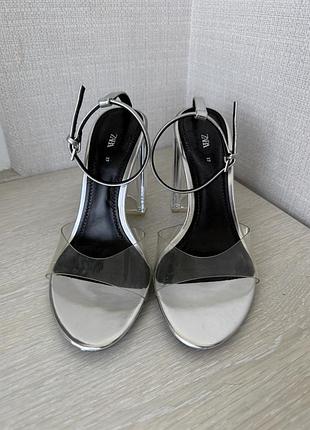 Босоніжки zara !