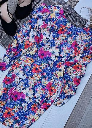 Коротка сукня zara xs літня сукня в квітковий принт плаття футляр з вирізом на спині плаття зара