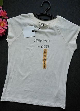 Базова футболка pull&bear з мінімалістичним принтом 🤍
