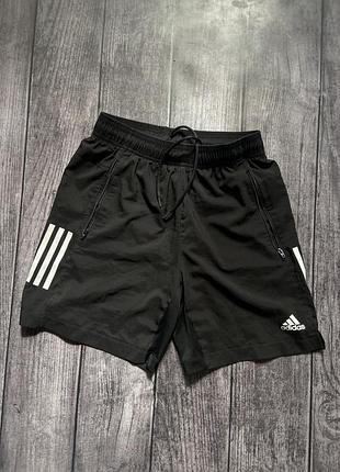Чоловічі чорні спортивні шорти adidas