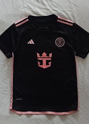 Мужская футболка клуба интер маями (inter miami cf) от бренда adidas размер sполиэстр