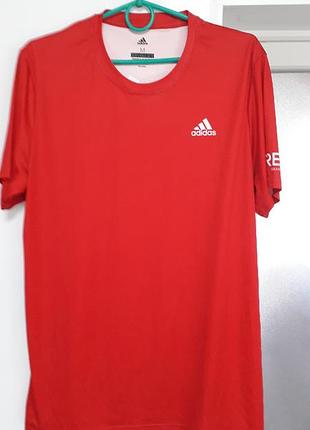 Adidas 
38/m/46
чоловіча брендова спортивна футболка , яскраво червоного кольору. 
100% поліестер
португалія 
ідеальний стан ( стан нової речі)
