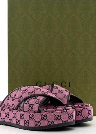 Gucci monogram canvas сандалi на платформi. limited edition