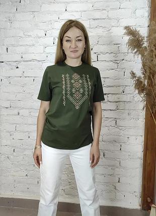 Женская футболка вышиванка цвета хаки