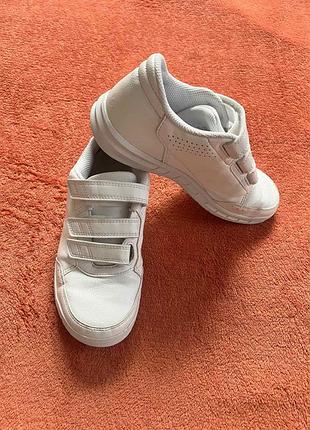 Кросівки фірми adidas 34 розміри за устілкою 22 см