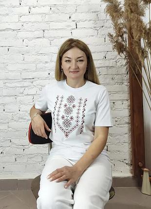 Женская футболка вышиванка белого цвета xxxl