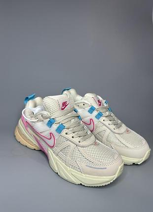 Жіночі кросівки спортивні v2k runtekk run biege-pink-blue