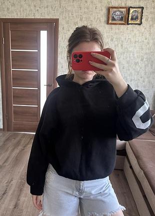 Чорна спортивна кофта з написом