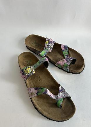 Нові жіночі шкіряні шльопанці від autenti під birkenstock