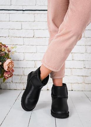 Ug classic mini leather black