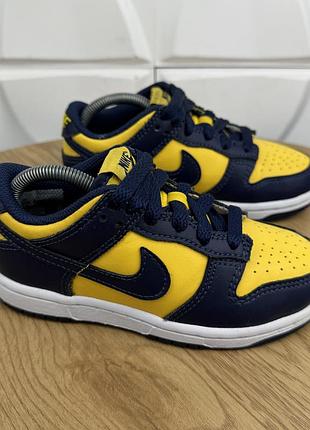 Оригінальні дитячі кросівки nike