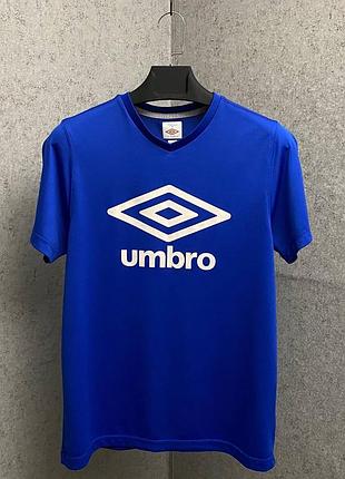 Синя футболка від бренду umbro