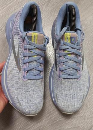 Женские кроссовки brooks