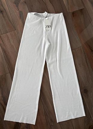 Стильні білі брюки zara