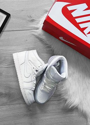 Кроссовки nike air jordan 1 retro белые