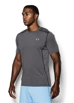 Спортивна футболка сірого кольору — under armour raid short sleeve t-shirt, виготовлена з легкої повітропроникної тканини розмір l