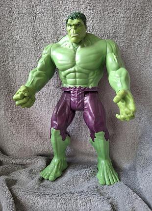 Пластиковая фигурка голка из серии marvel avengers.