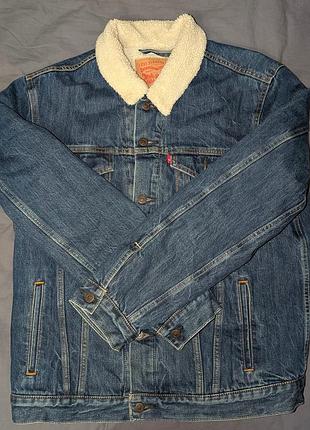 Продам джинсову куртку з хутром (щерпа) levis