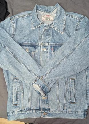 Продам джинсову куртку (джинсовку) levis