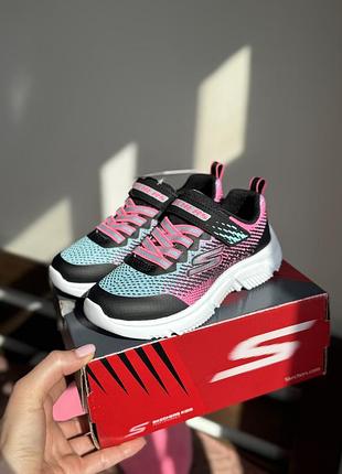 Кросівки для дівчинки skechers 28 р