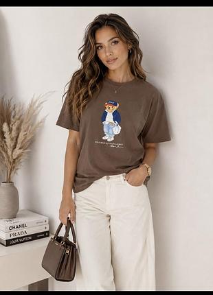 Коричневая футболка унисекс polo ralph lauren с принтом polo bear.