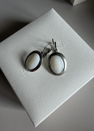 Сережки, на застібках, білі