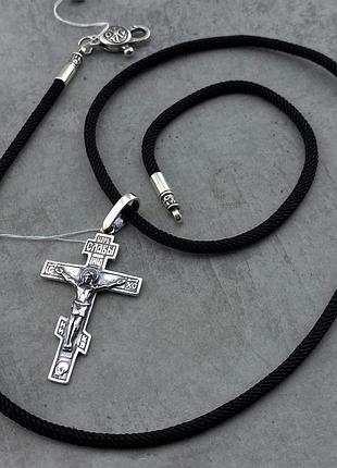 Серебряный крестик с цепочкой из шелка. крест и шелковый шнурок с серебряным замком. длина 55 см