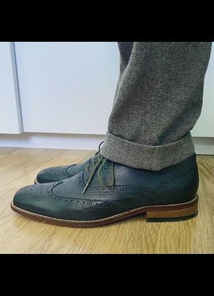 Взуття чоловіче класичні броги clarks темно сині