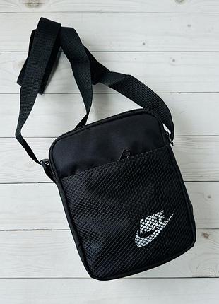 Небольшая тканевая сумка nike на 2 отдела