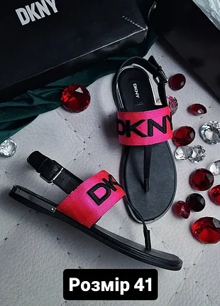 Dkny оригінал неоново-рожеві сандалії з вишитим логотипом