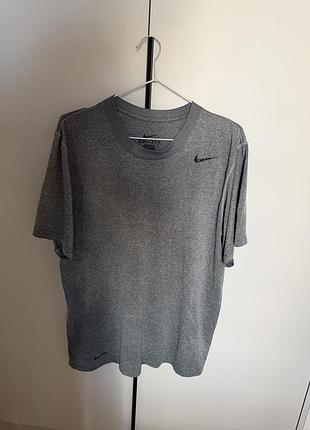 Футболка чоловіча nike dri-fit