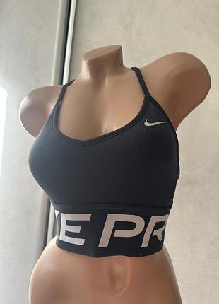 Спортивний топ від nike
