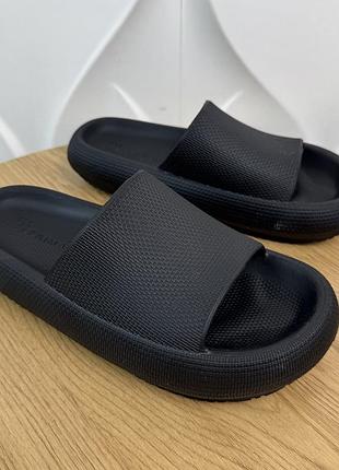 Оригінальні шльопанці primark