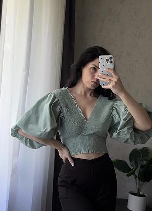 Топ з обʼємними рукавами від zara😍