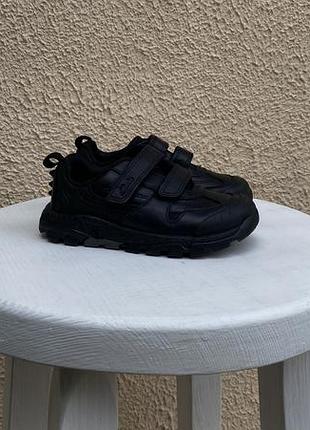 Clarks круті дитячі шкіряні кросівки на липучці чорні 26 розмір