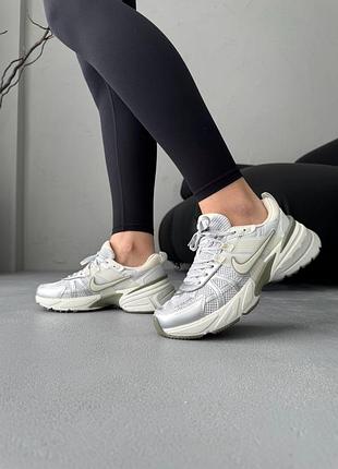 Женские кроссовки nike v2k runtek silver/olive/white