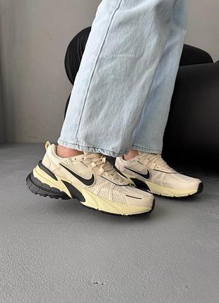 Женские кроссовки nike v2k runtek beige/black