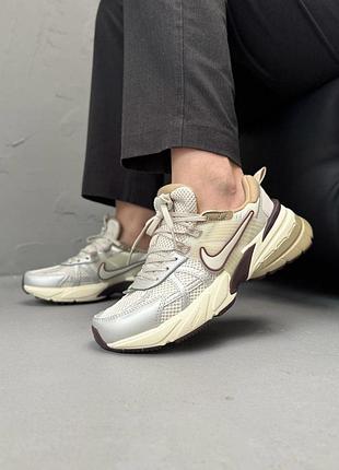 Женские кроссовки nike v2k runtek light brown