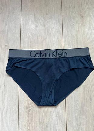 Трусики от бренда calvin klein