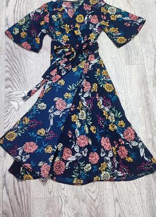 Стильна жіноча сукня на запах від boohoo у квітковий принт 🌸