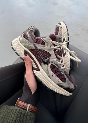 Женские кроссовки nike v5 rnr burgundy/grey