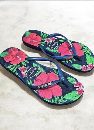 Женские сланцы вьетнамки шлепанц havaianas slim tropical с темно-синим основанием и розовым гибискусами раз.39.5